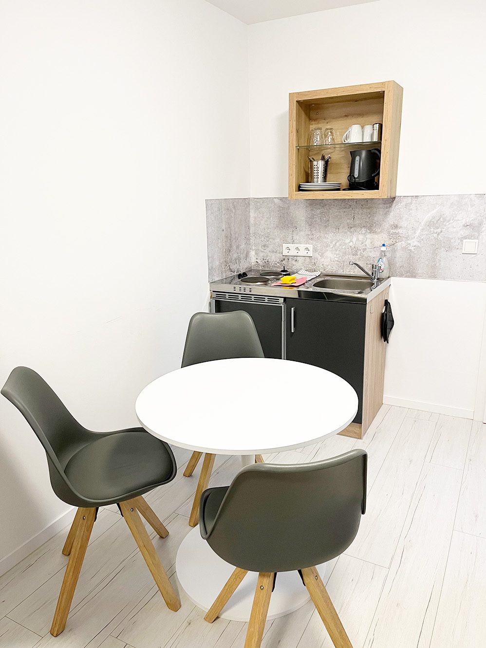 Kitchenette avec réfrigérateur